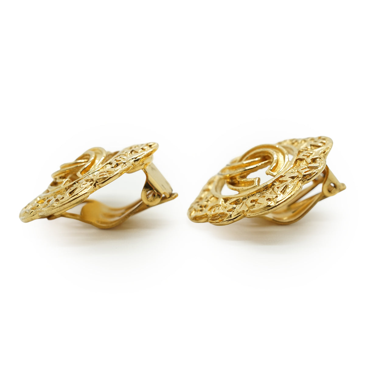 Vintage CC Cut-out Scalloped Flower Clip-on Earrings GP