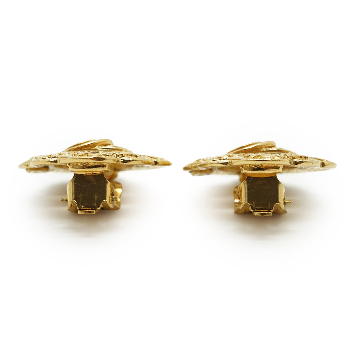 Vintage CC Cut-out Scalloped Flower Clip-on Earrings GP