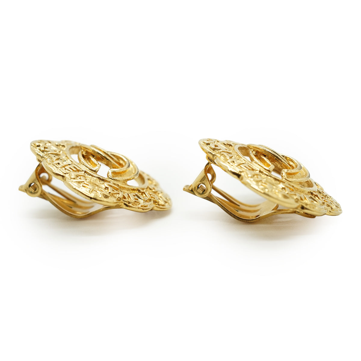 Vintage CC Cut-out Scalloped Flower Clip-on Earrings GP