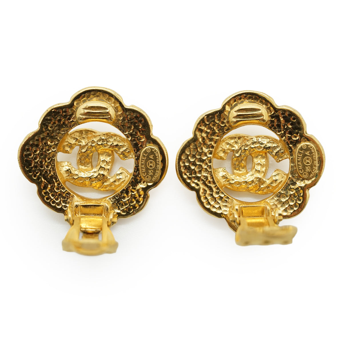 Vintage CC Cut-out Scalloped Flower Clip-on Earrings GP