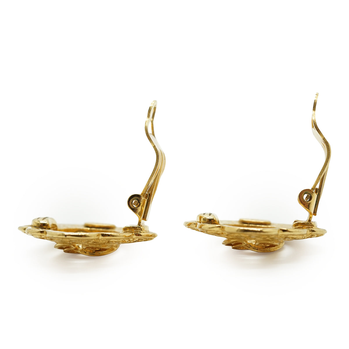 Vintage CC Cut-out Scalloped Flower Clip-on Earrings GP