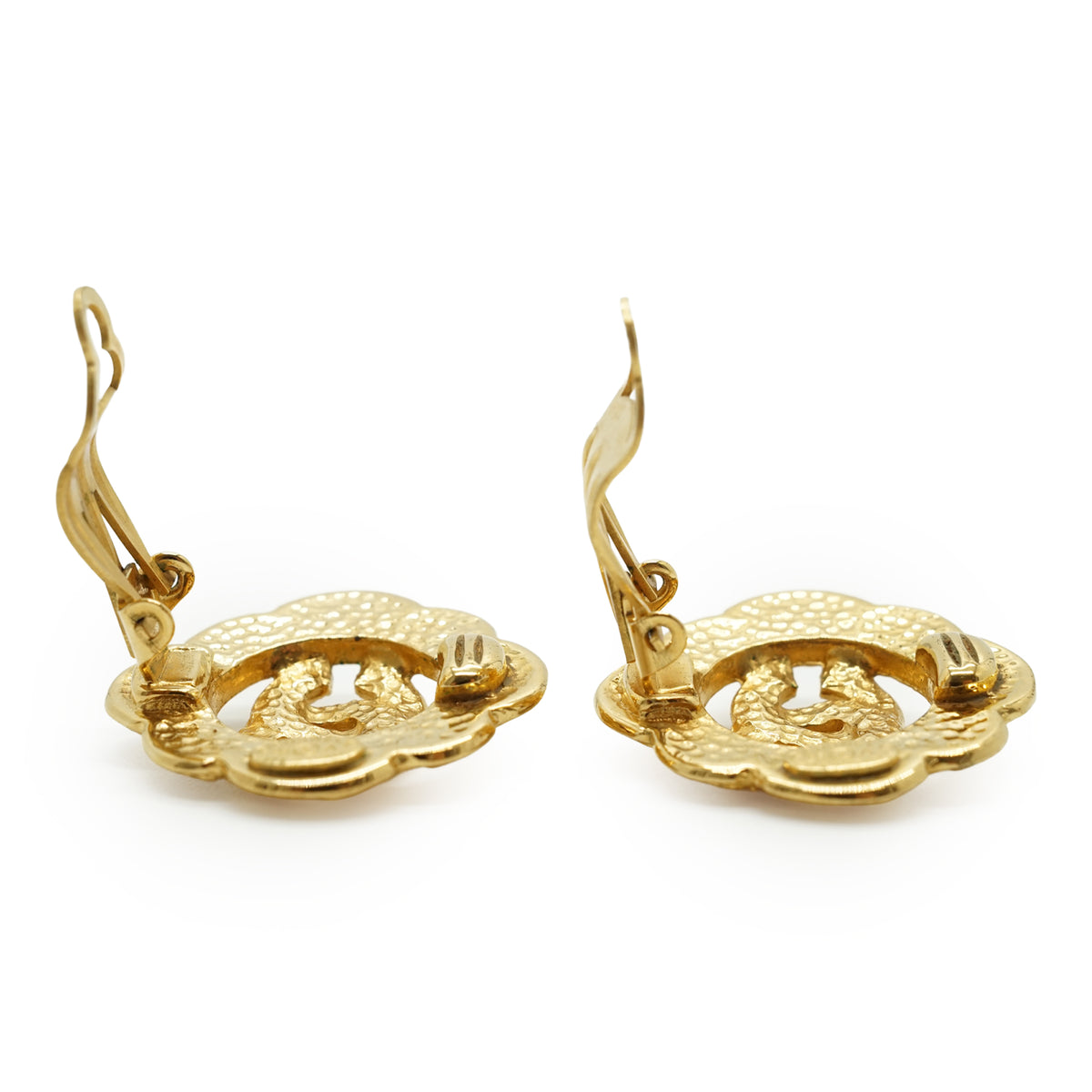 Vintage CC Cut-out Scalloped Flower Clip-on Earrings GP