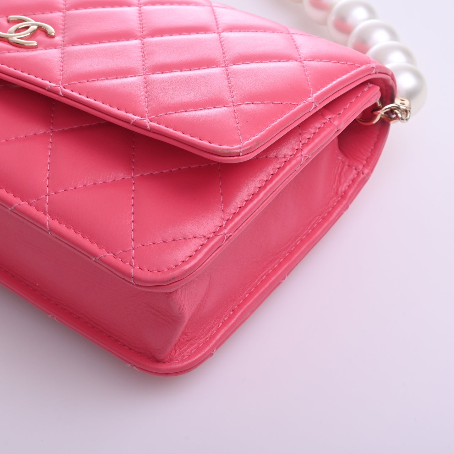 Lamb Pearl Shoulder Wallet Pink G Metal Fittings 30 Series