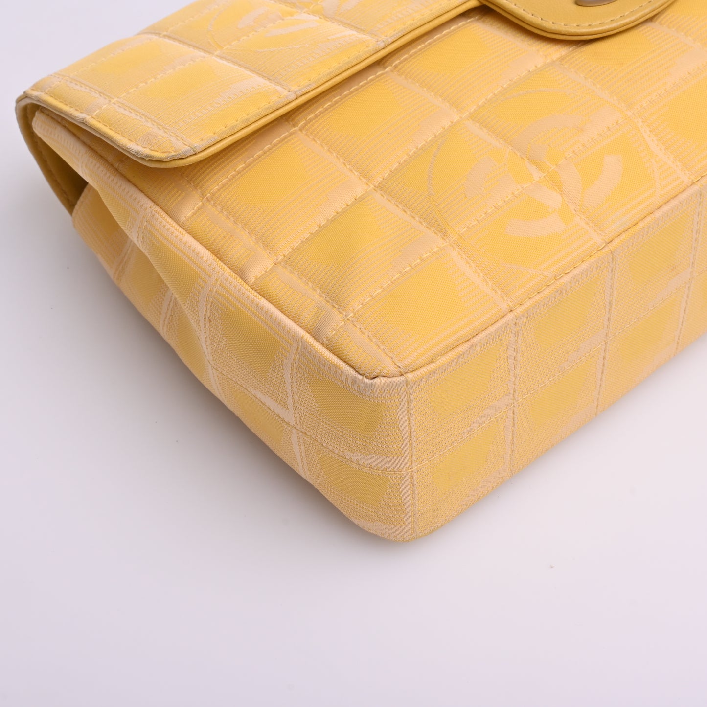 Neutra S/W Chain Shoulder Bag Yellow Silver Hardware 7th Series