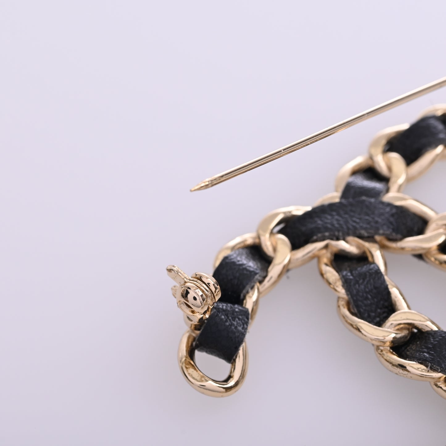 Coco Mark Chain Brooch Black Gold