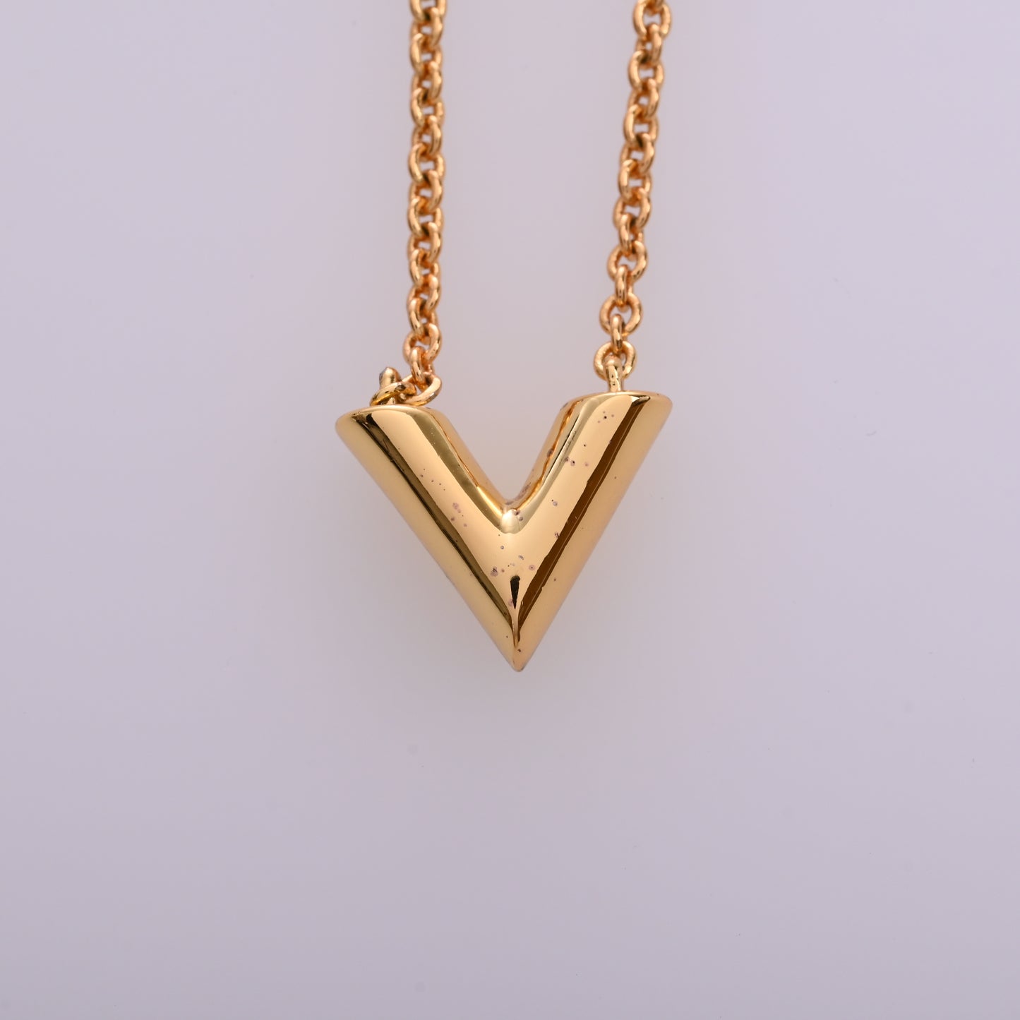 Essential V Necklace Gold