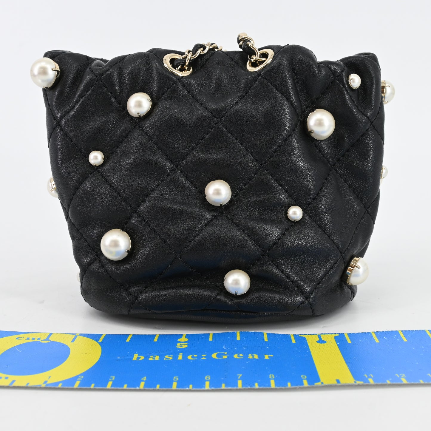 Lambskin Matelasse Drawstring Mini Chain Shoulder Bag Black x Pearl G Metal Fittings 31 Series