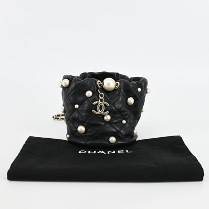 Lambskin Matelasse Drawstring Mini Chain Shoulder Bag Black x Pearl G Metal Fittings 31 Series