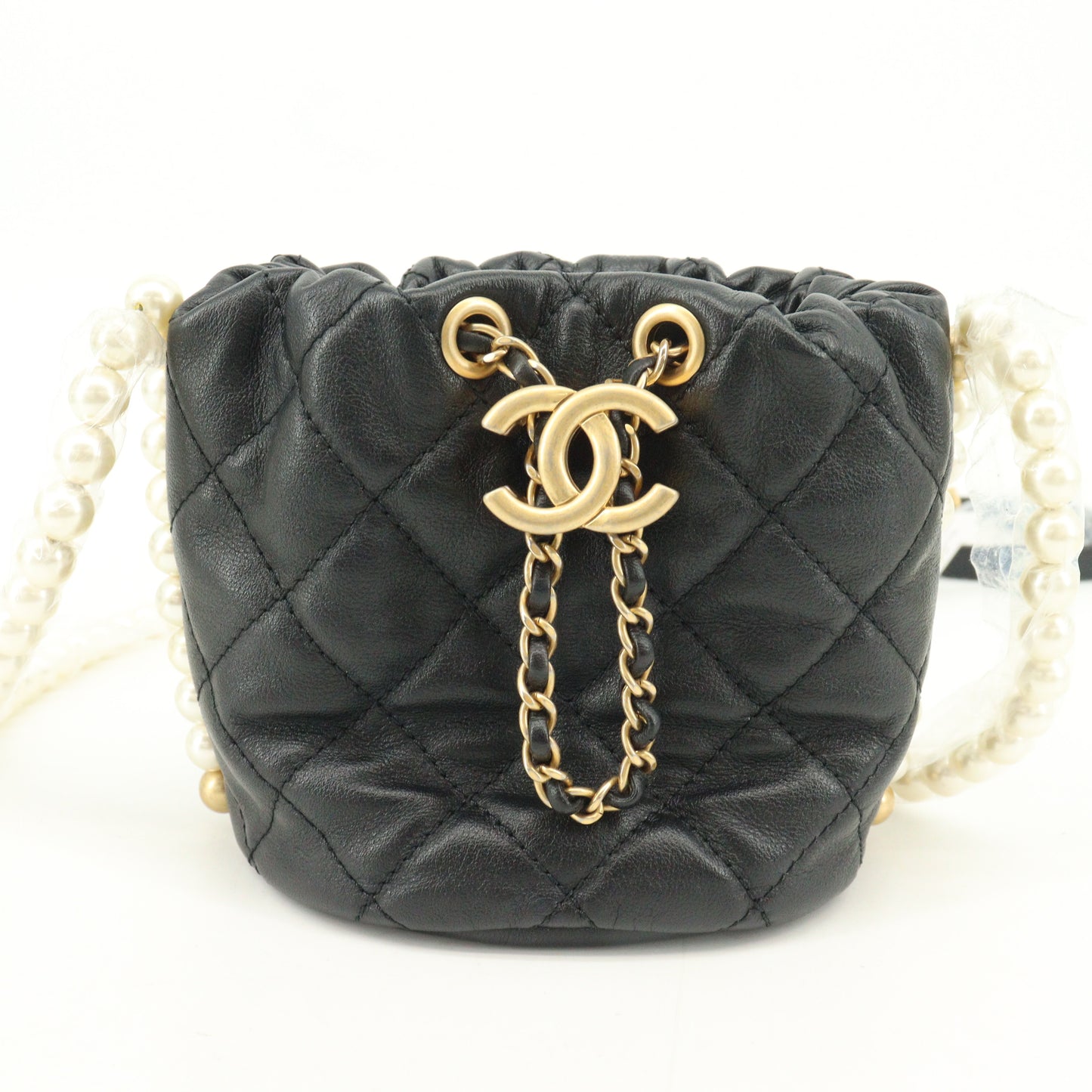 Lambskin Matelasse Drawstring Chain Shoulder Bag Black G Metal Fittings x Pearls 31 Series