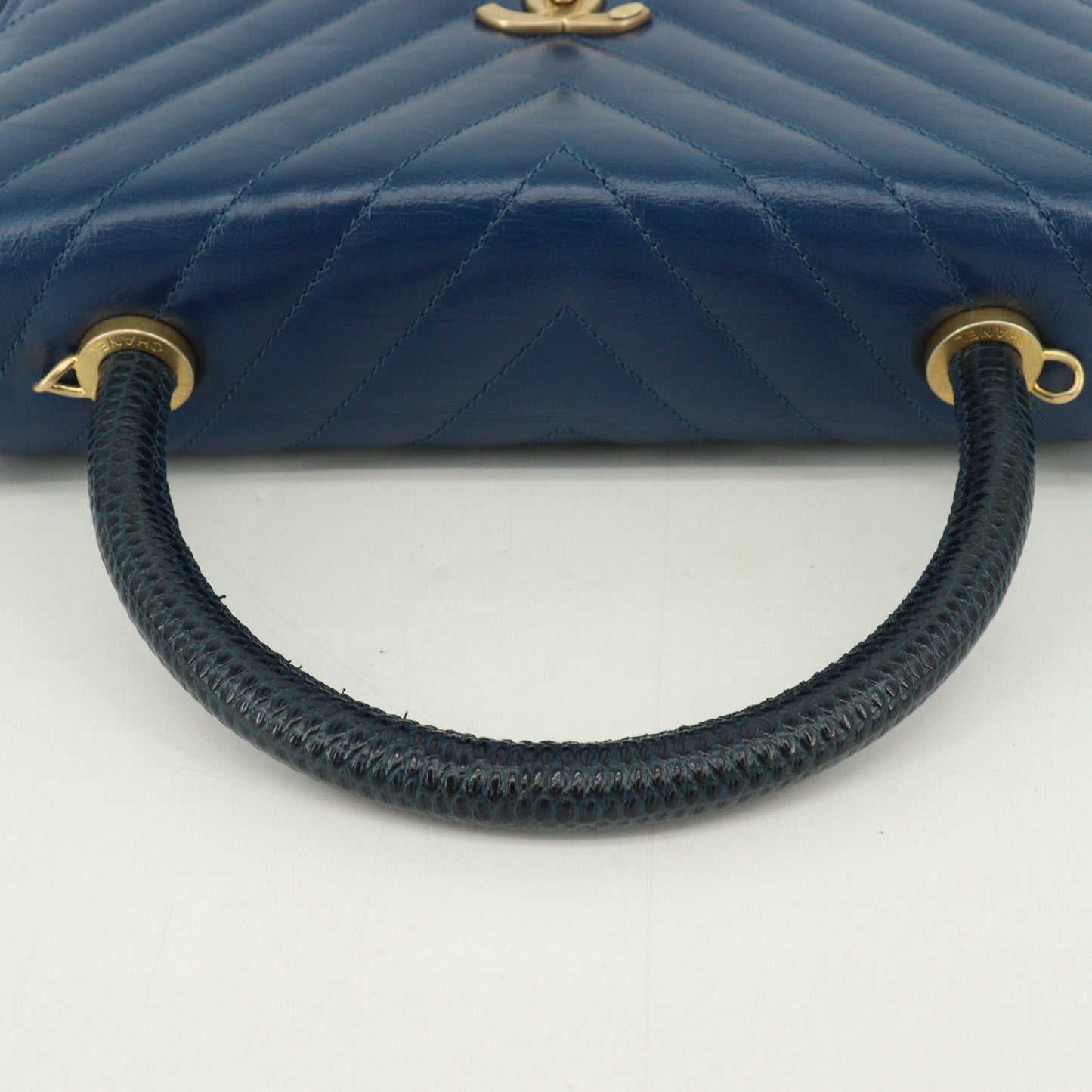 Leather V-stitch 2-way chain shoulder bag, blue, G metal fittings, 25th series