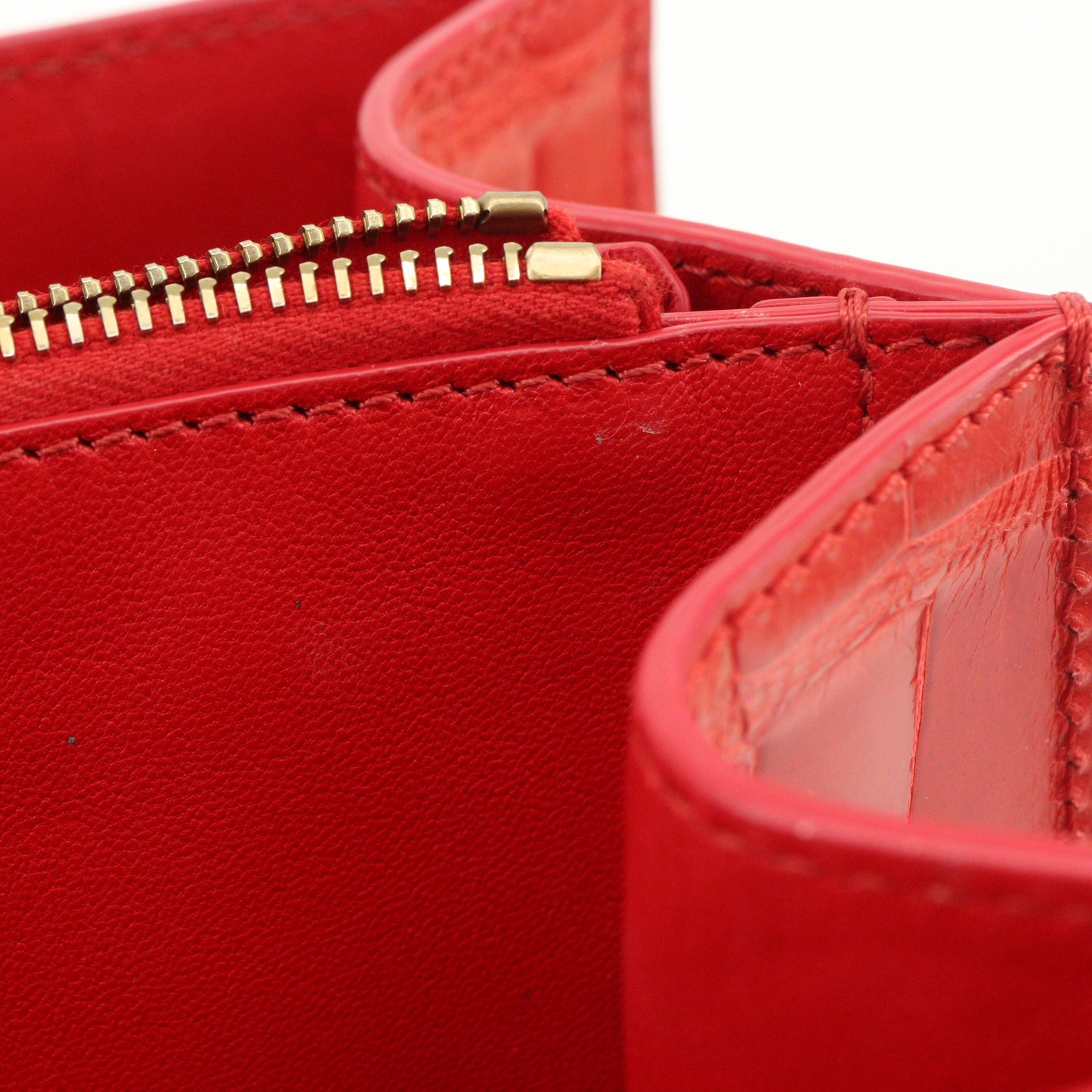 Crocodile V logo shoulder bag red