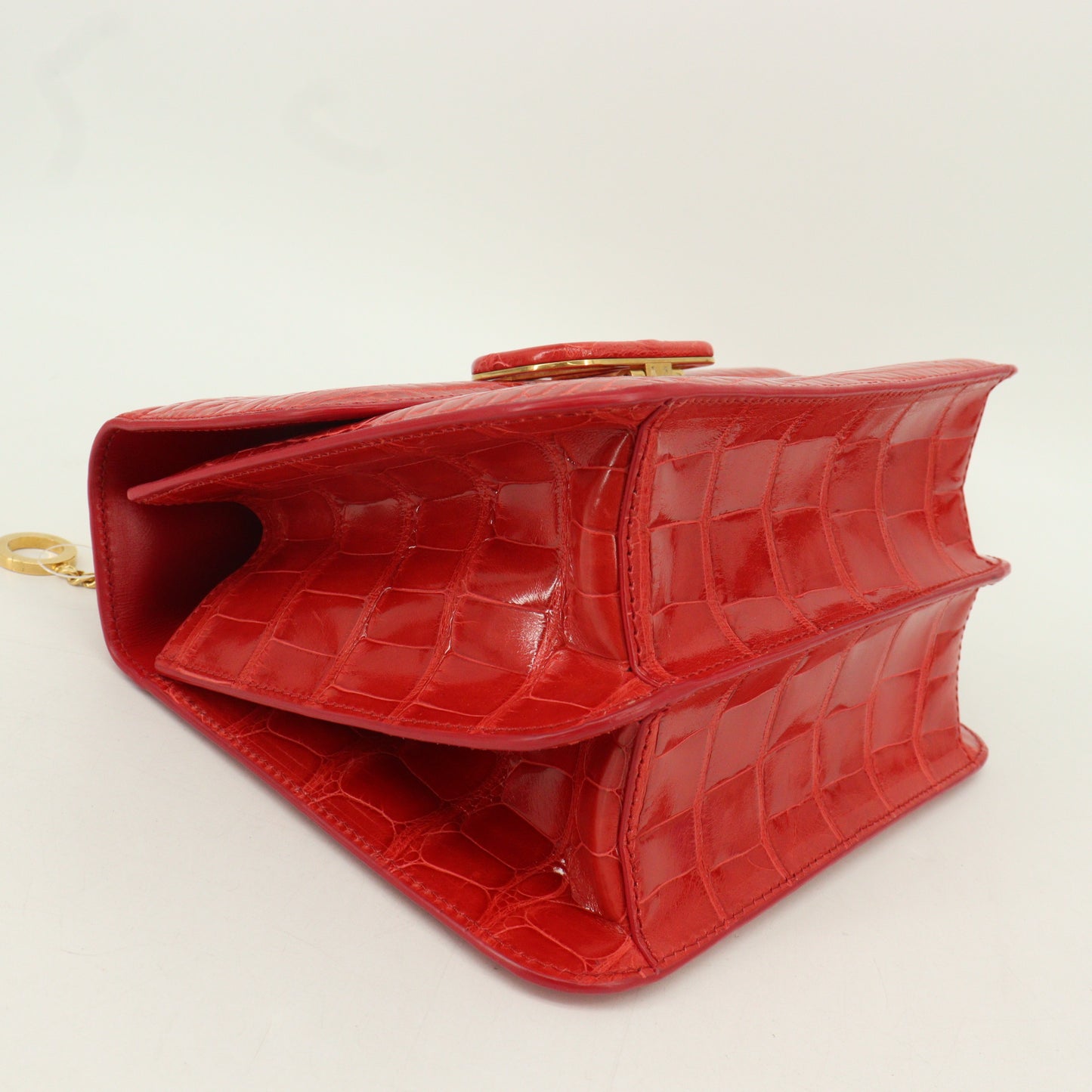 Crocodile V logo shoulder bag red