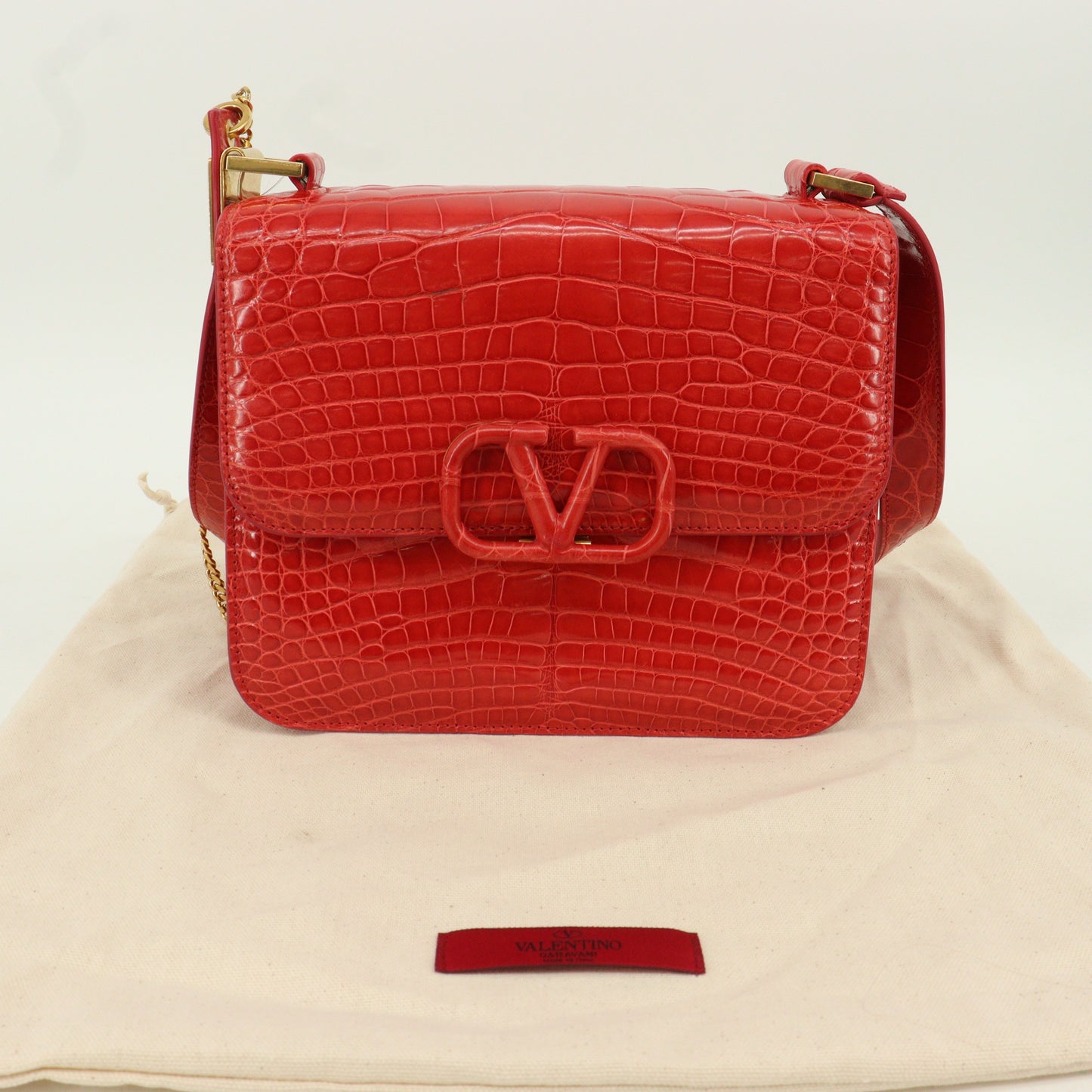 Crocodile V logo shoulder bag red