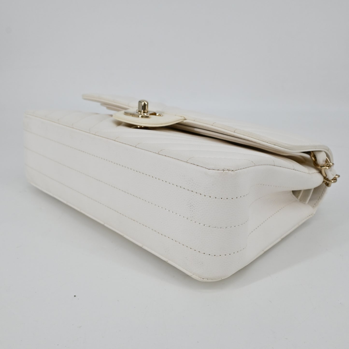 Caviar V-stitch W/W chain shoulder bag White G metal fittings 31 series