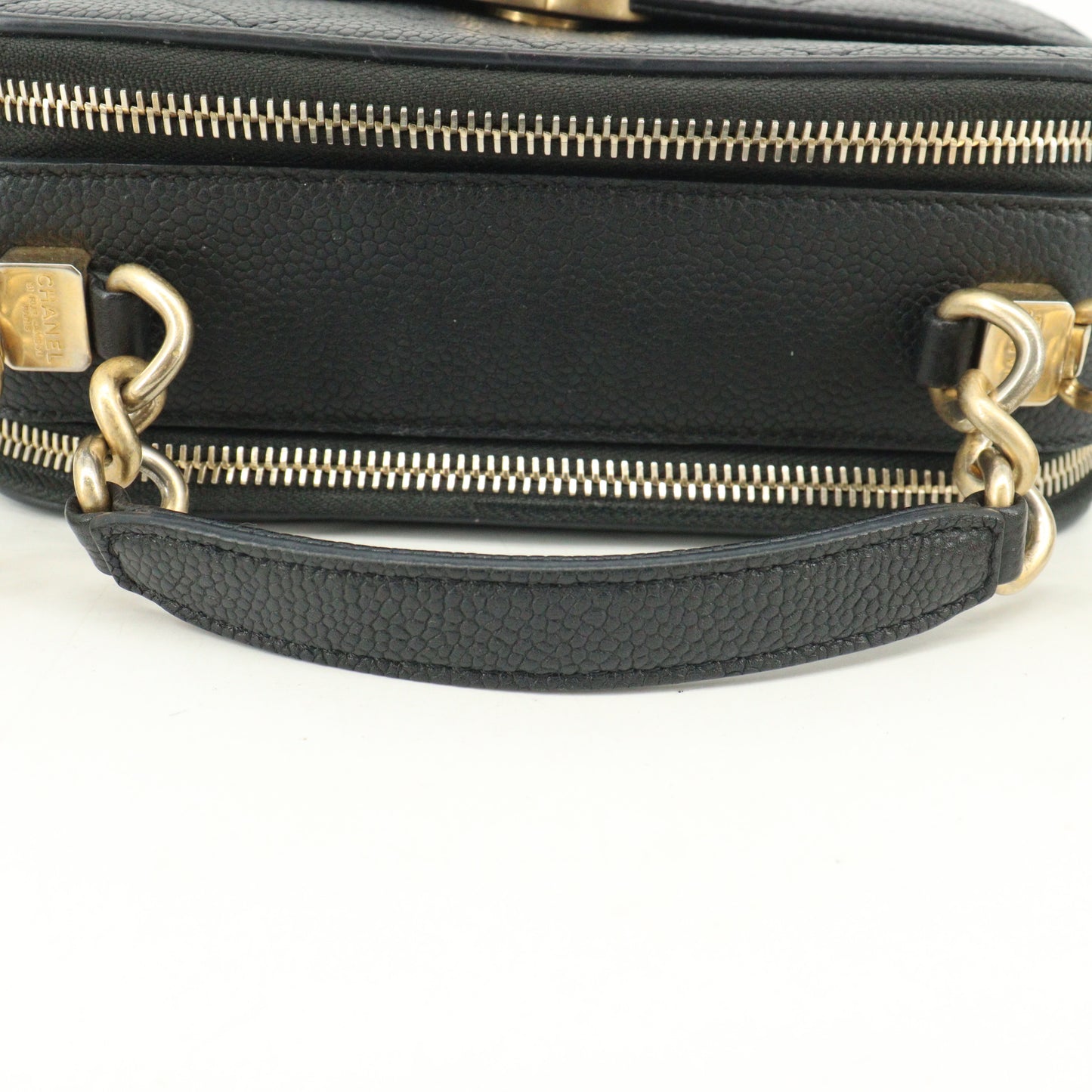 Caviar skin 2-way chain shoulder bag, black, G metal fittings, 27th series