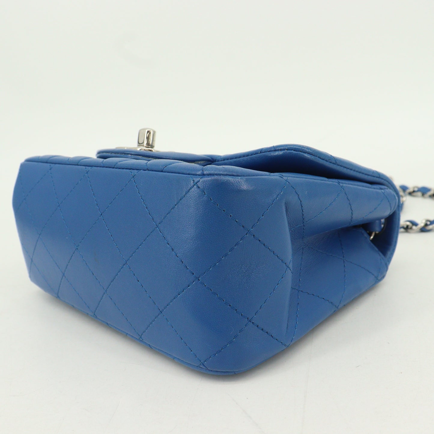 Lambskin Matelasse Single Chain Shoulder Bag Blue Silver Hardware 22 Series