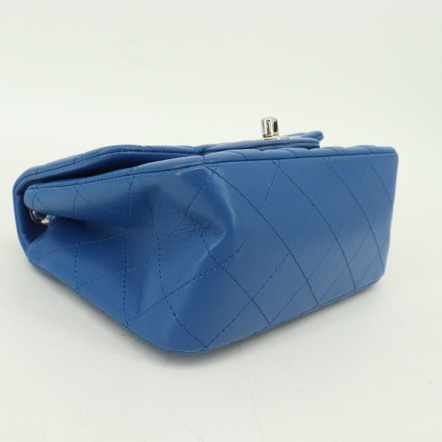 Lambskin Matelasse Single Chain Shoulder Bag Blue Silver Hardware 22 Series