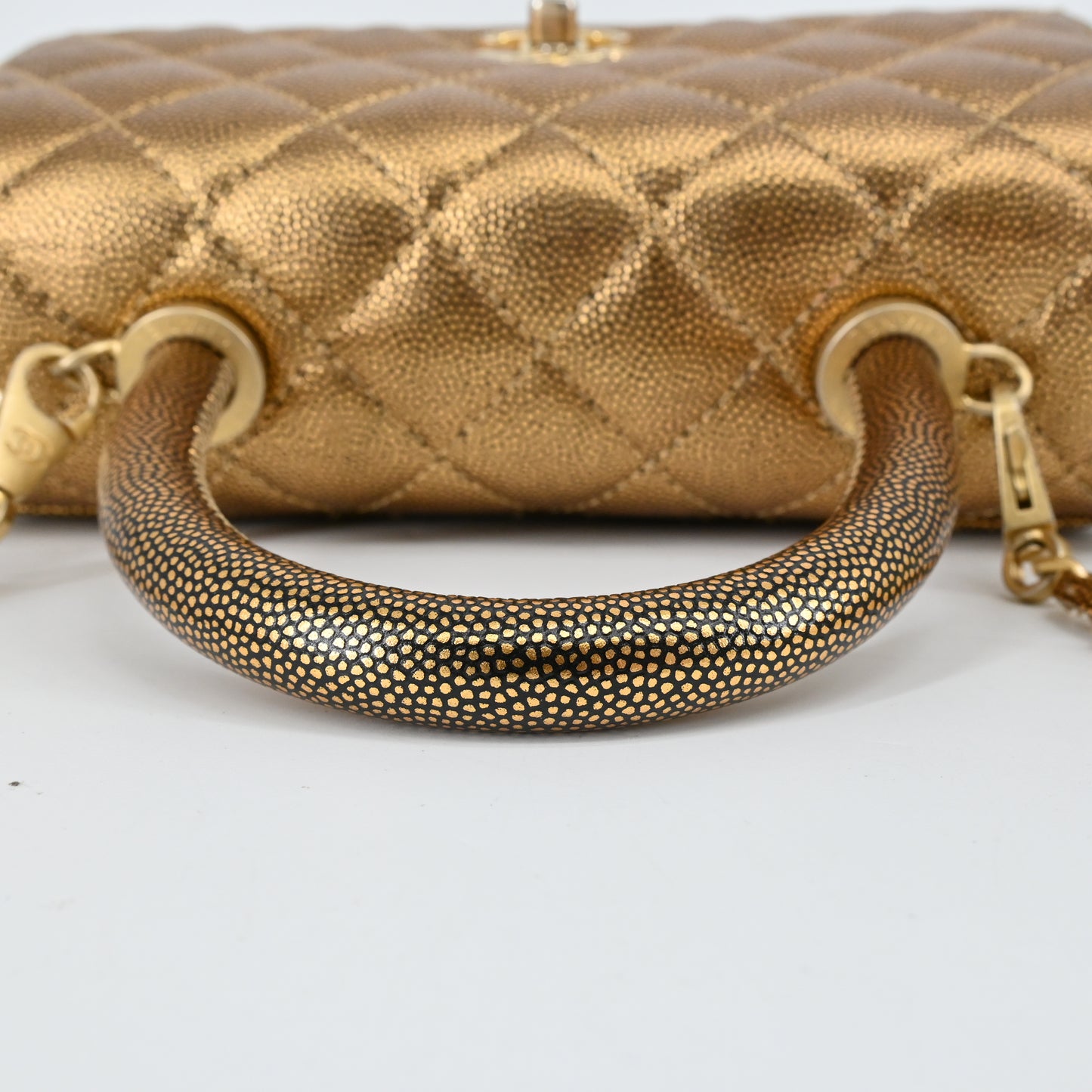 Caviar Skin Matelasse 2WAY Chain Shoulder Bag Gold G Metal Fittings 28 Series