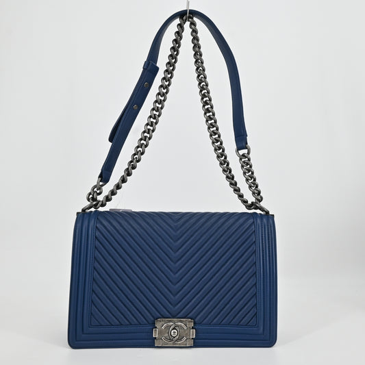 Leather V-stitch Boy Chanel chain shoulder bag, blue, BK hardware, 20 series