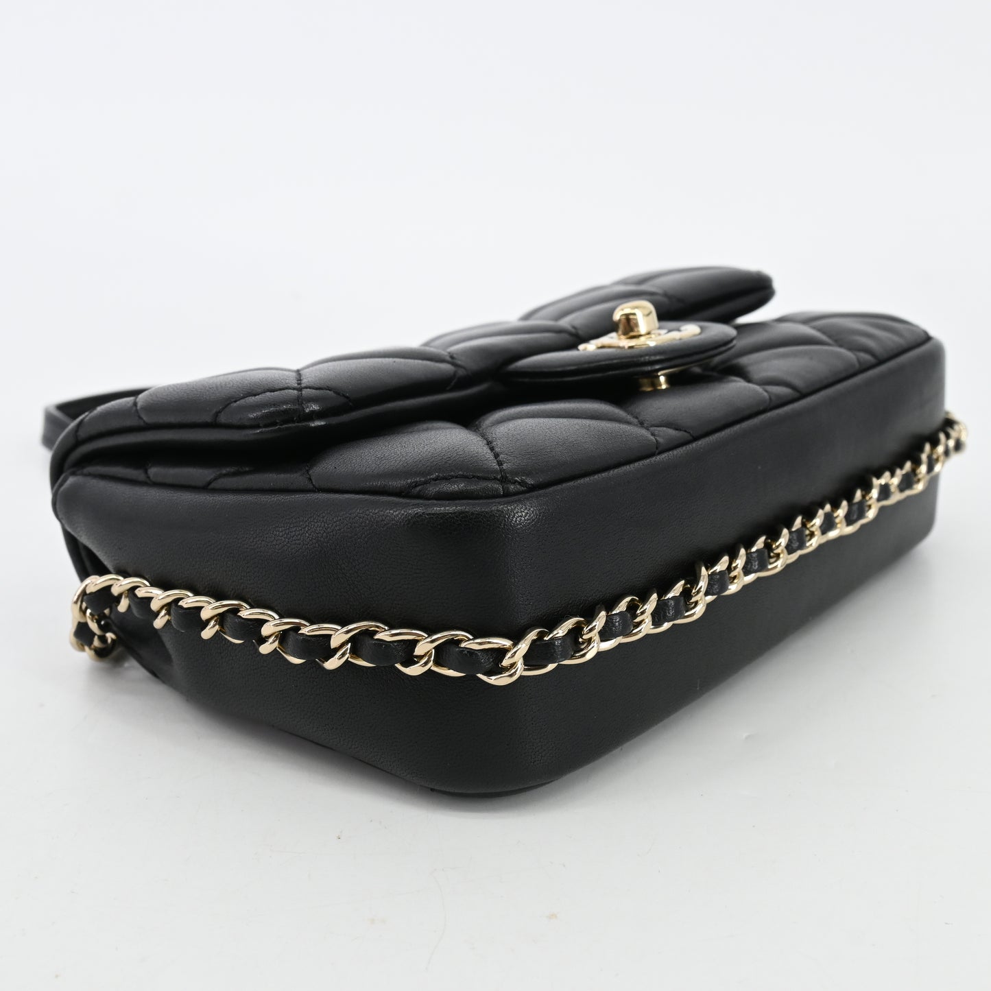 Lambskin Matelasse Chain Shoulder Bag Black x Pearl G Metal Fittings 29 Series