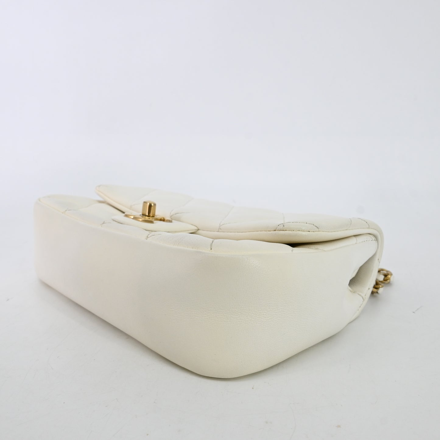 Lambskin Matelasse S Flap S Chain Shoulder Bag White G Metal Fittings IC Chip