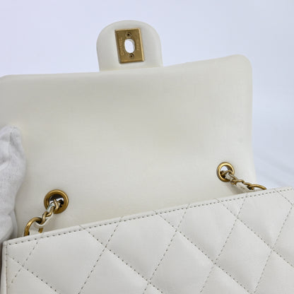 Lambskin Matelasse S Flap S Chain Shoulder Bag White G Metal Fittings IC Chip