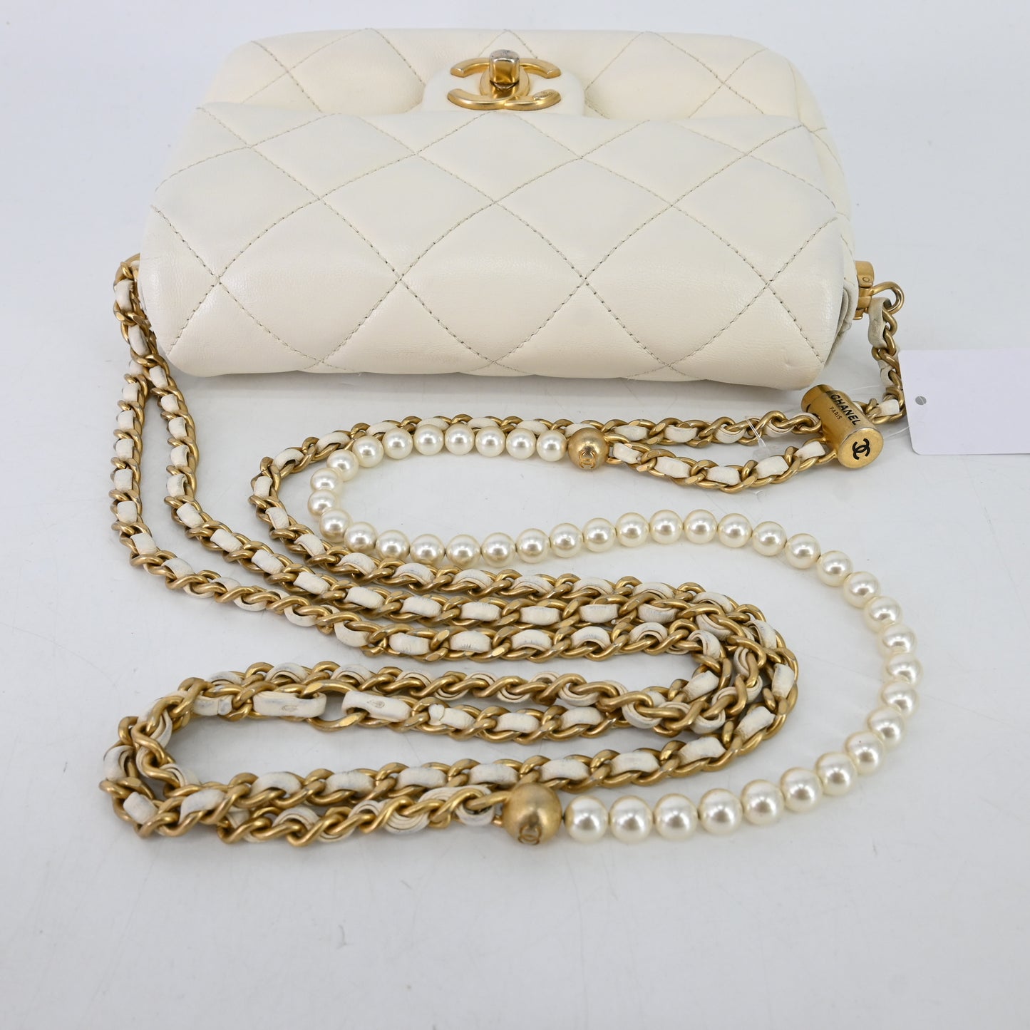 Lambskin Matelasse Chain Shoulder Bag White x Pearl G Hardware IC Chip