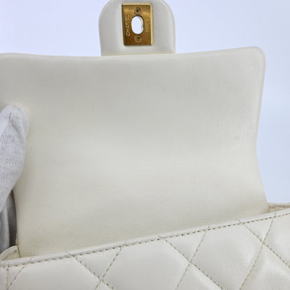 Lambskin Matelasse Chain Shoulder Bag White x Pearl G Hardware IC Chip