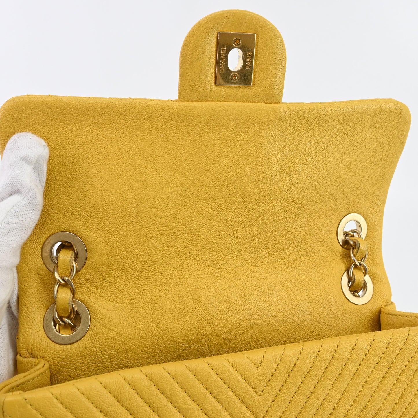 Leather V-stitch chain shoulder bag Yellow G metal fittings 21 series