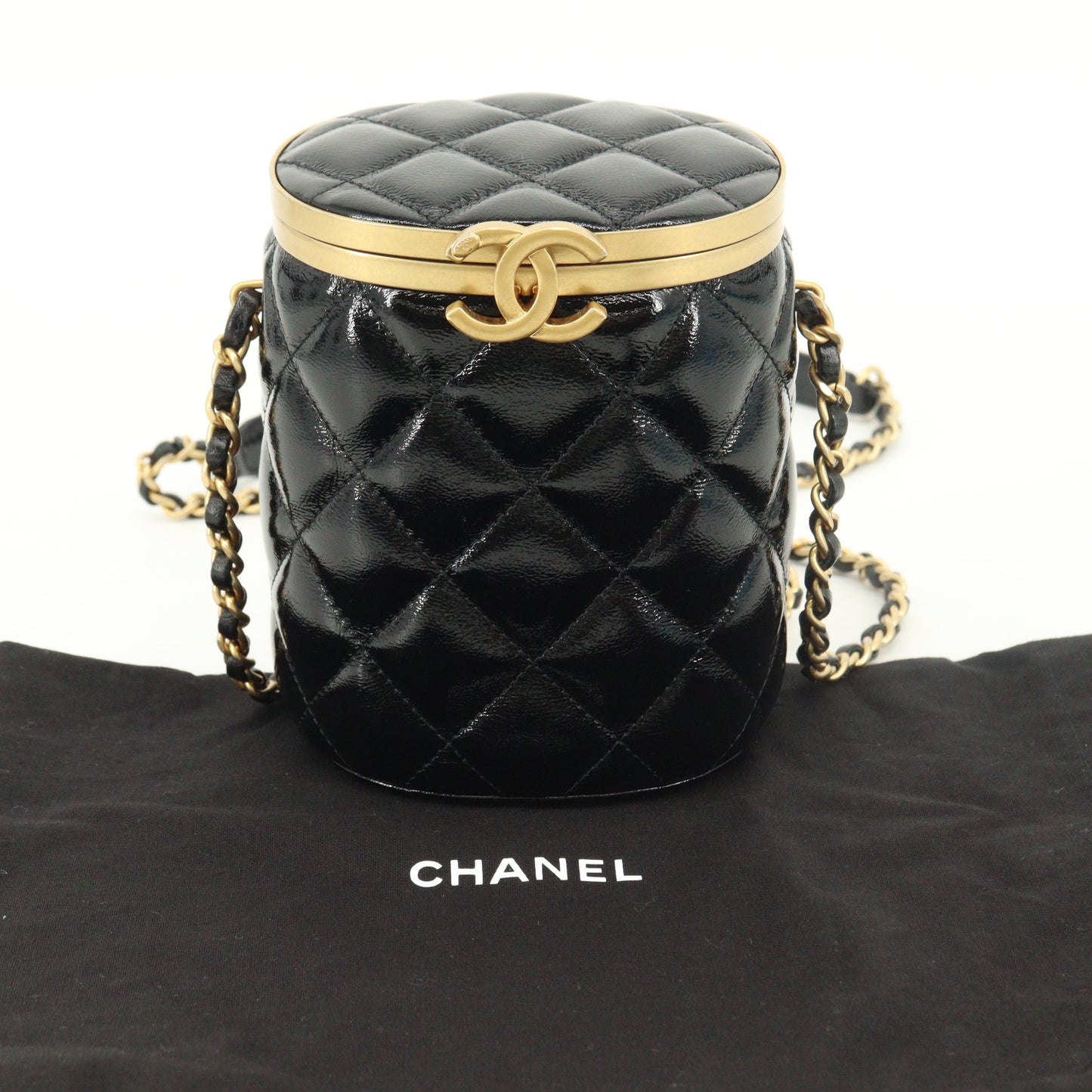 Enamel Vanity Chain Shoulder Bag Black G Metal Fittings IC Chip