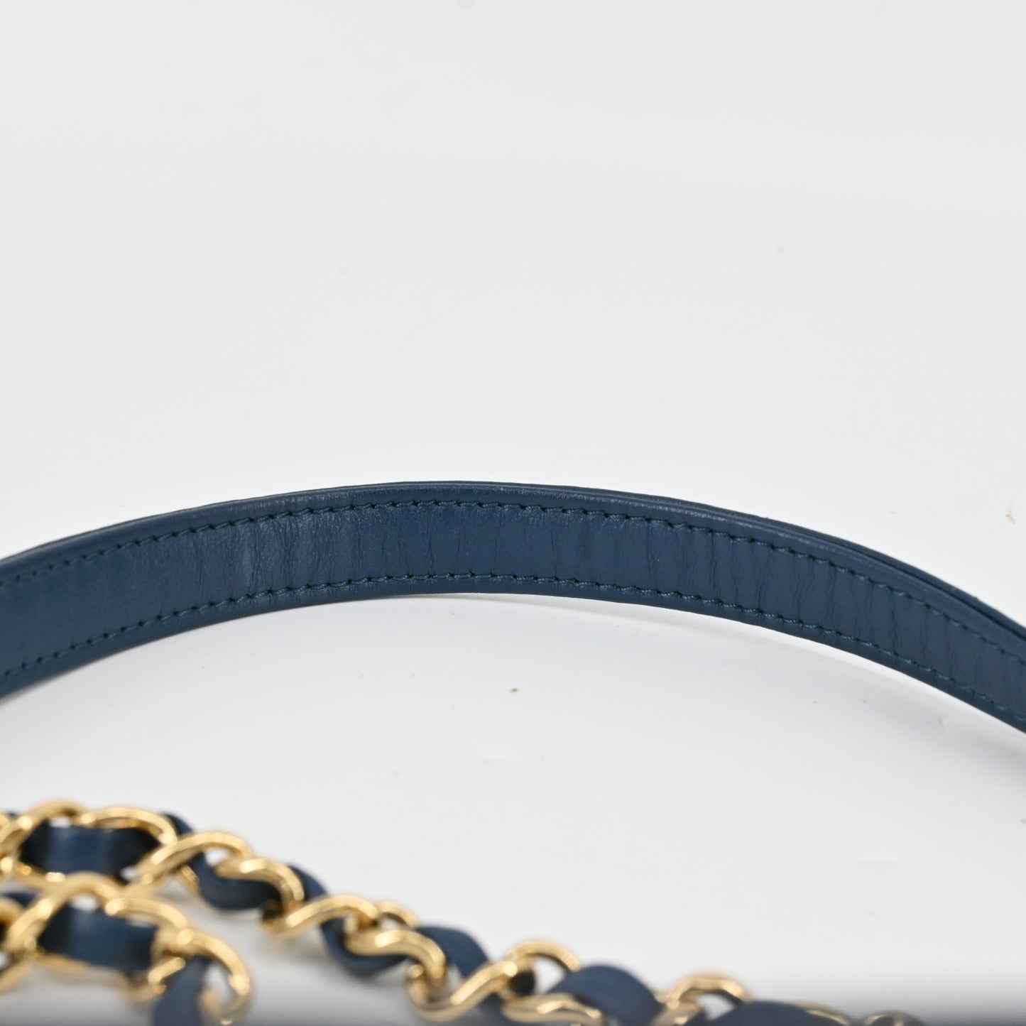 Lambskin chain shoulder bag, navy x blue, G metal fittings, 28 series