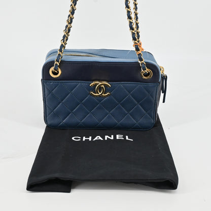 Lambskin chain shoulder bag, navy x blue, G metal fittings, 28 series