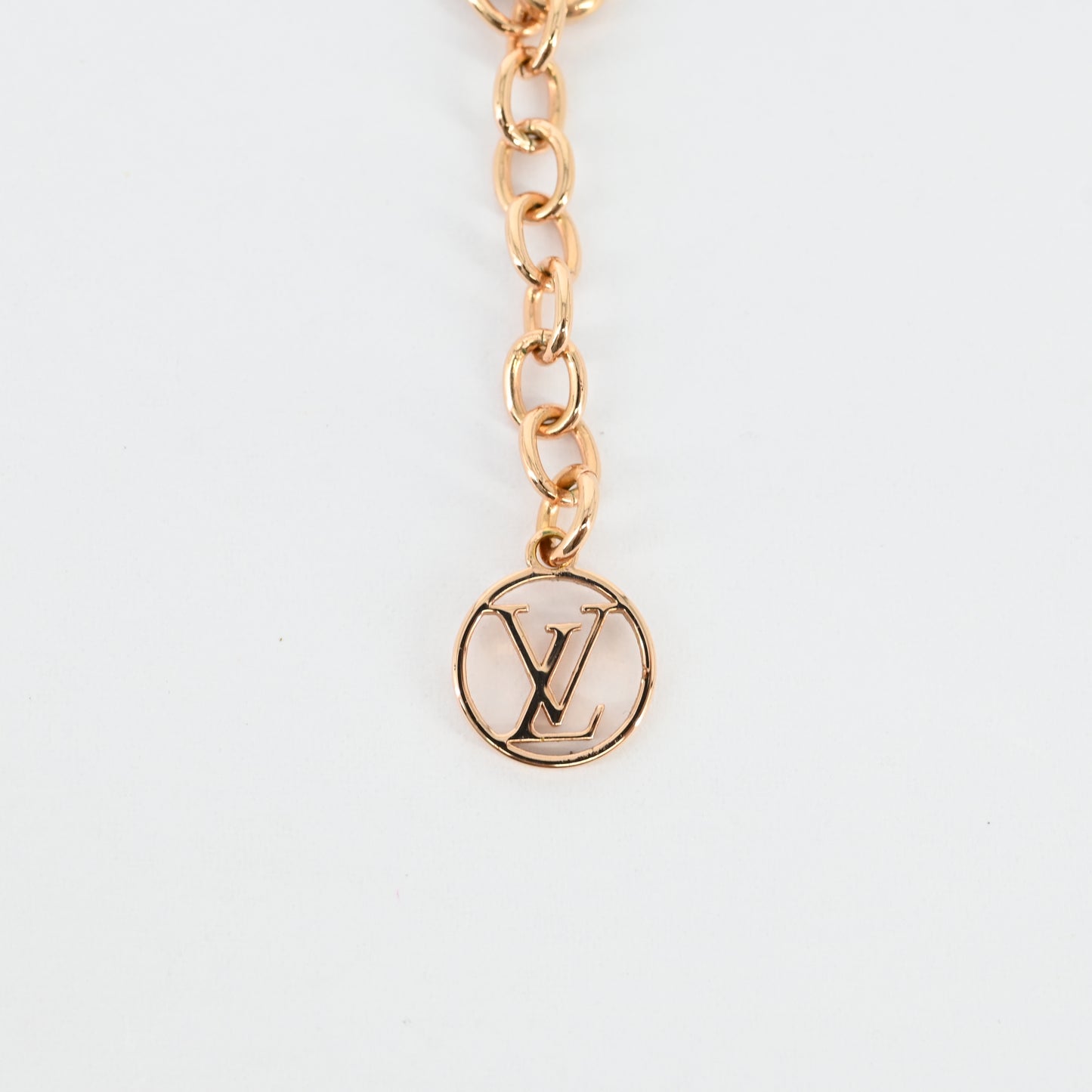 Essential V Necklace in Rose Gold