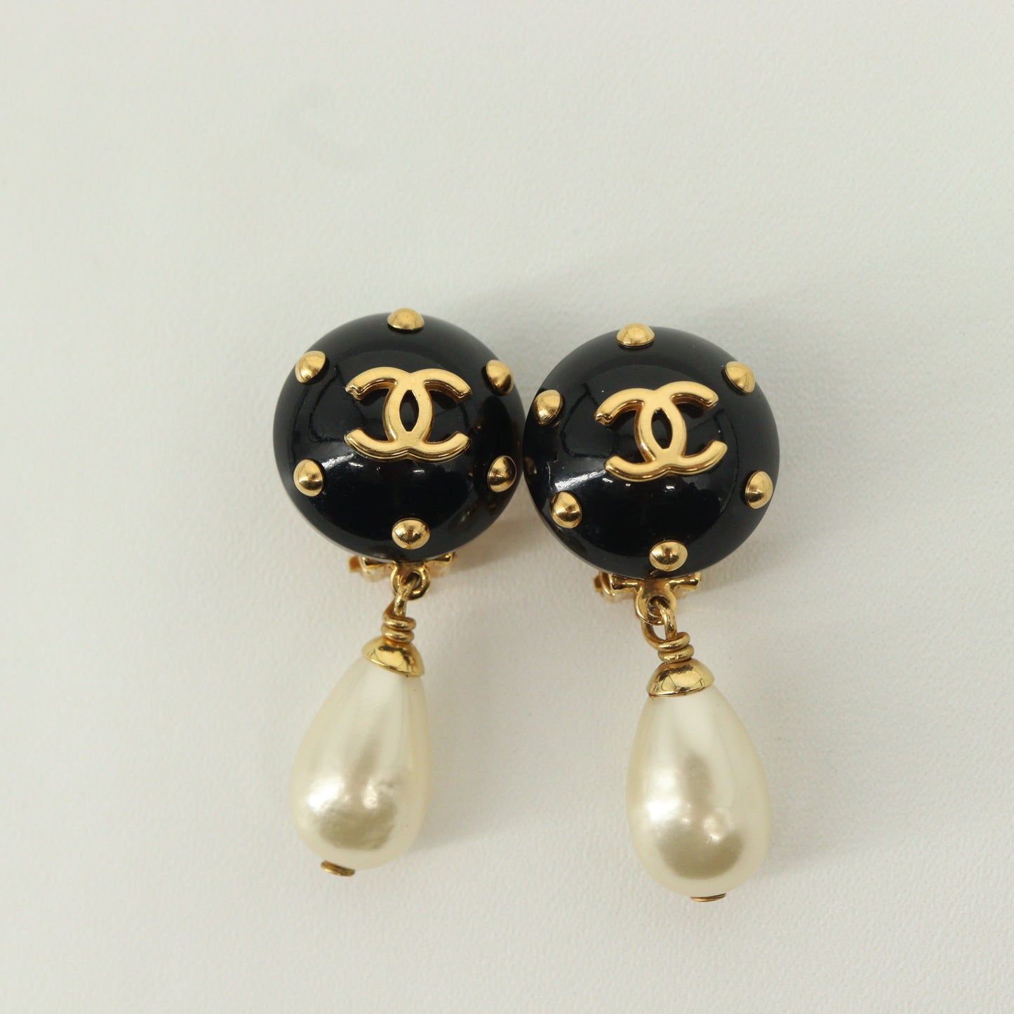 Black x Pearl Earrings