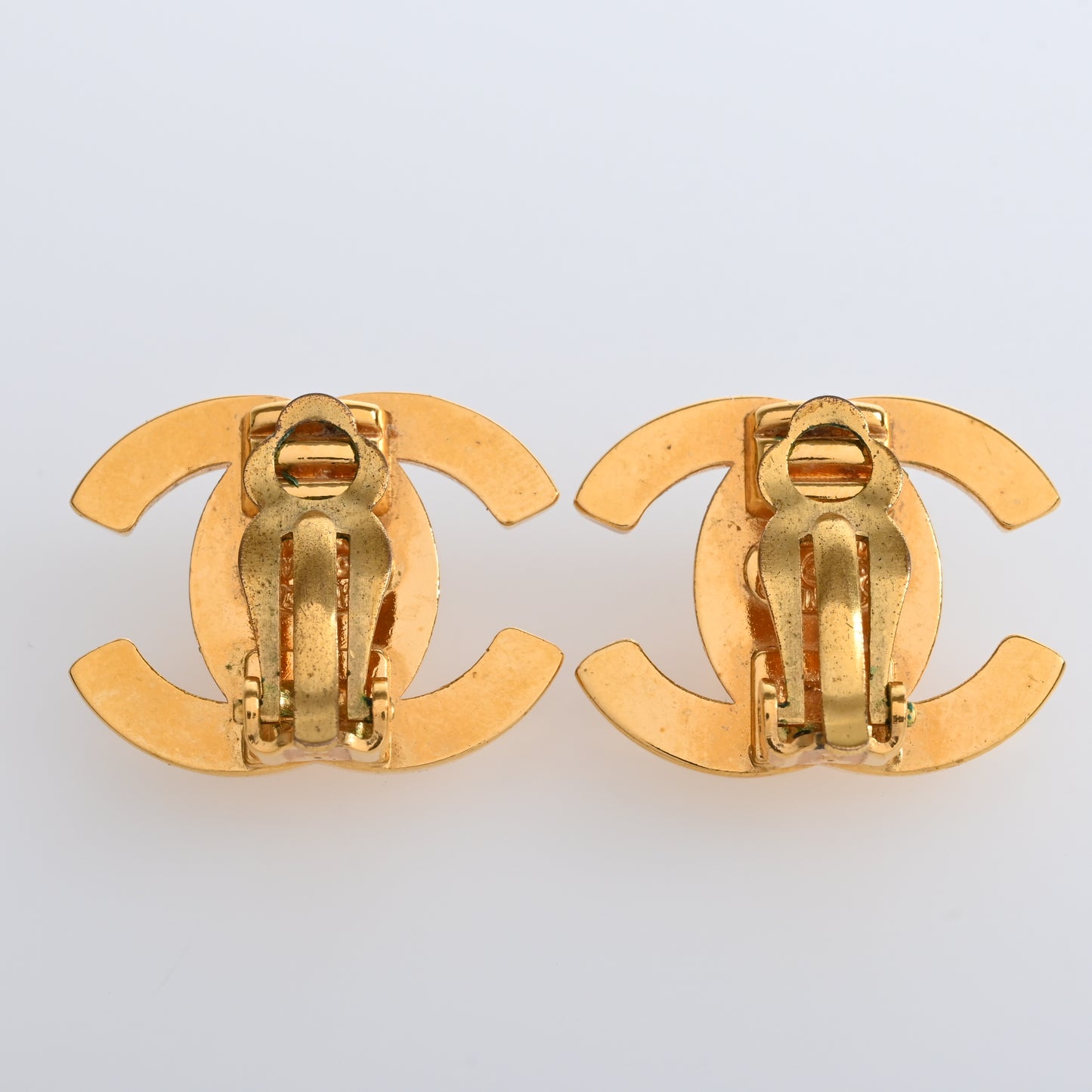 COCO MARK TURNLOCK EARRINGS GP GOLD 95A