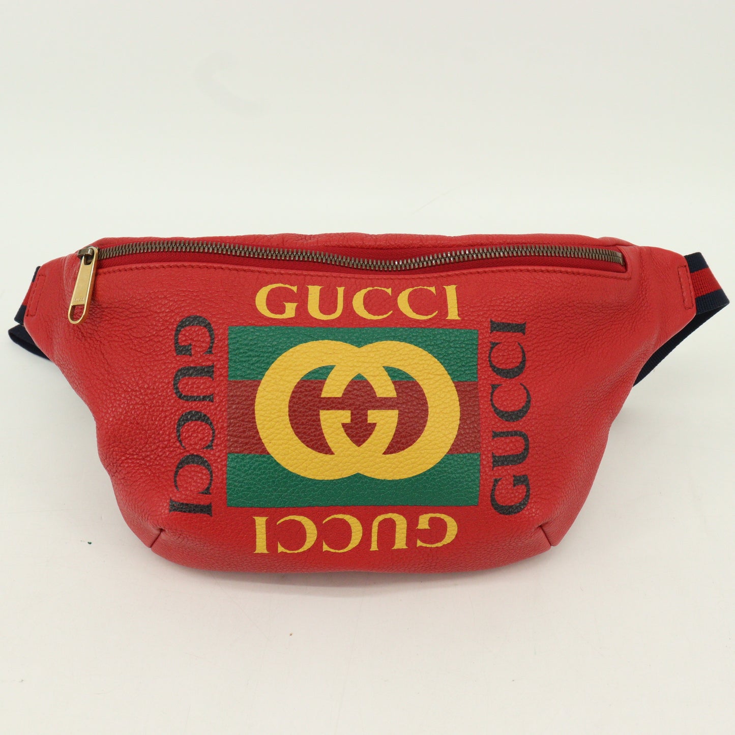 Leather logo print shoulder bag in red