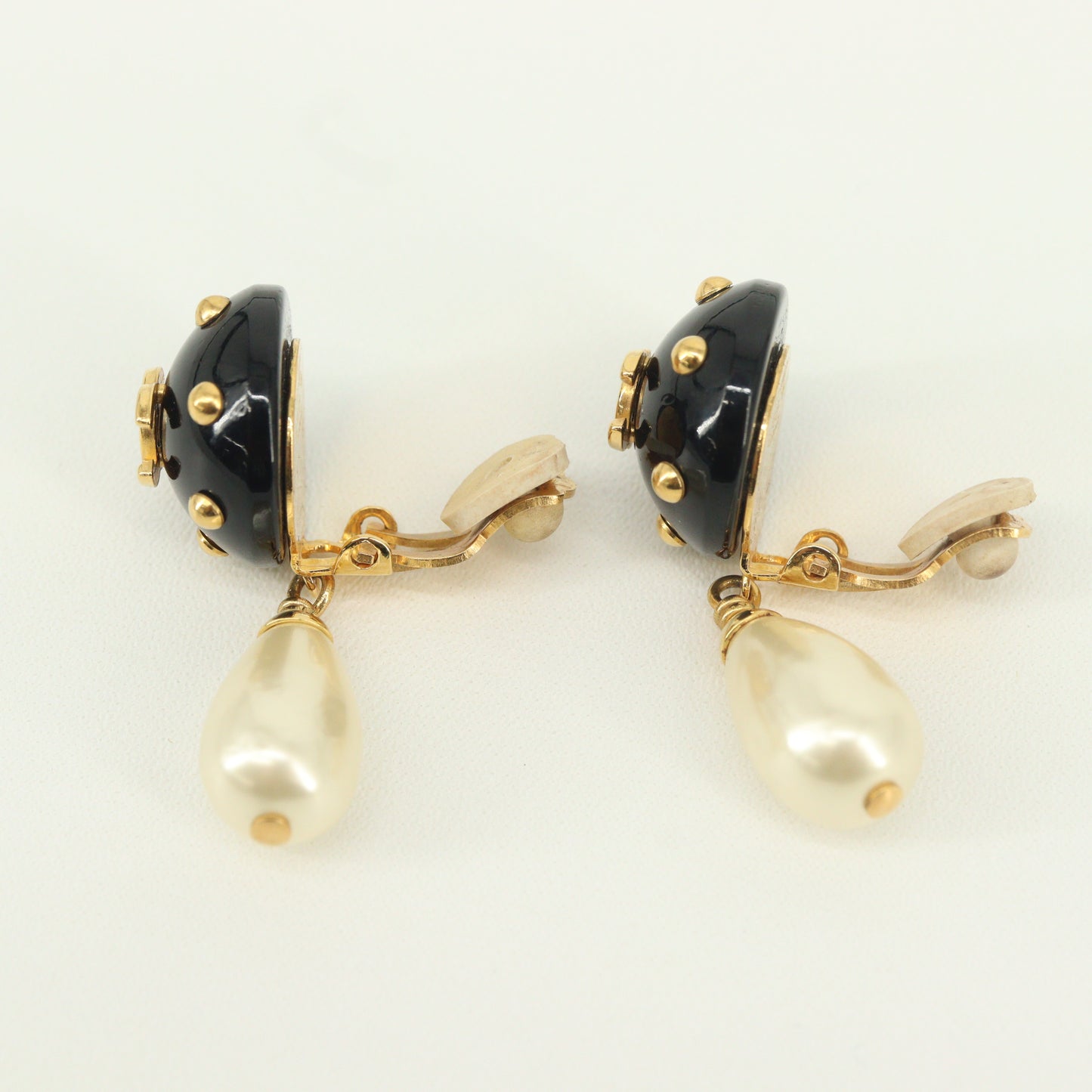 Black x Pearl Earrings