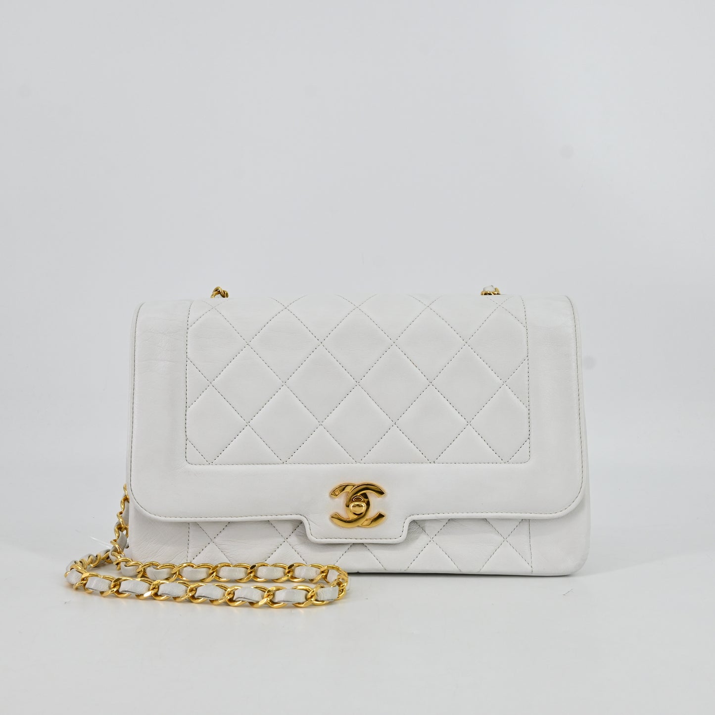 Lambskin Matelasse Chain Shoulder Bag White G Metal Fittings No Seal