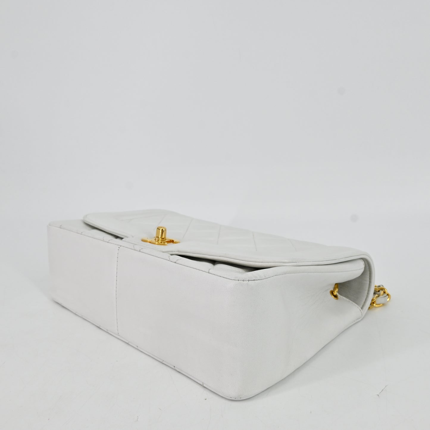 Lambskin Matelasse Chain Shoulder Bag White G Metal Fittings No Seal