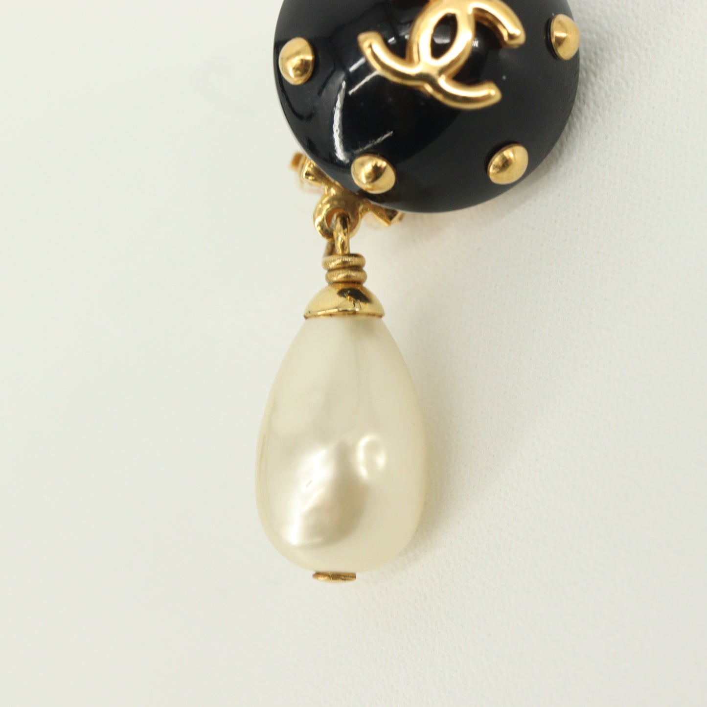 Black x Pearl Earrings