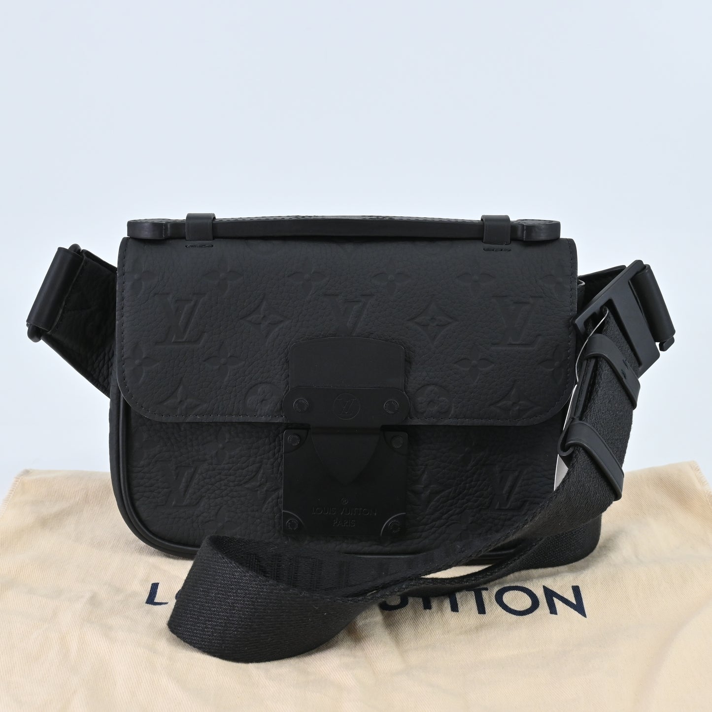 Taurillon Leather Rock Slingback Body Bag Black