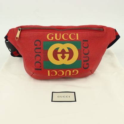 Leather logo print shoulder bag in red