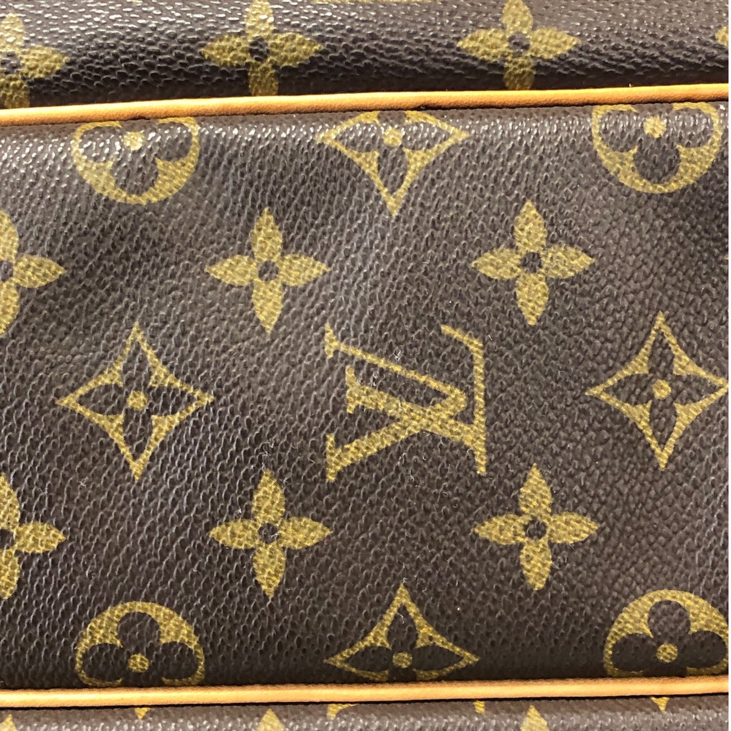 Monogram Alize Trois Poches
