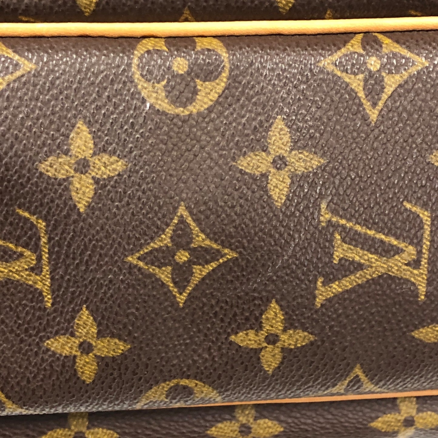 Monogram Alize Trois Poches