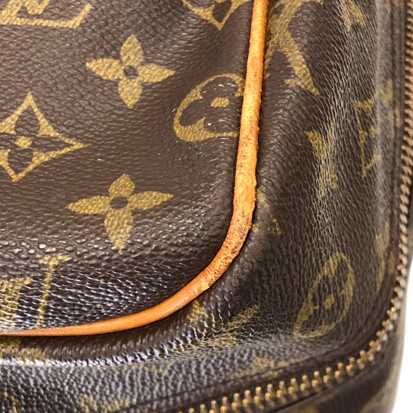 Monogram Alize 1 Poche