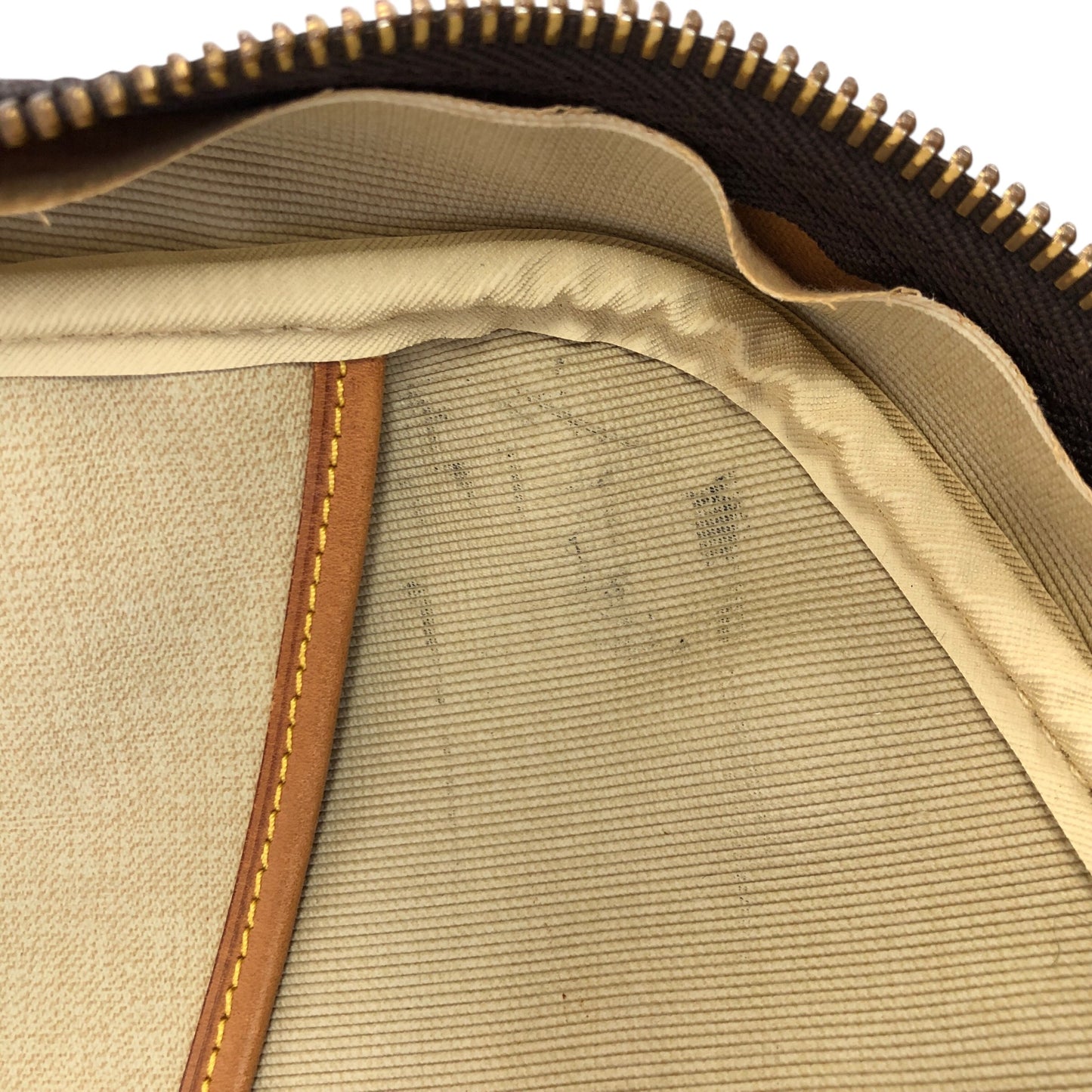 Monogram Alize 1 Poche